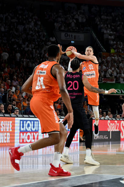 更因为他修 更因为他修